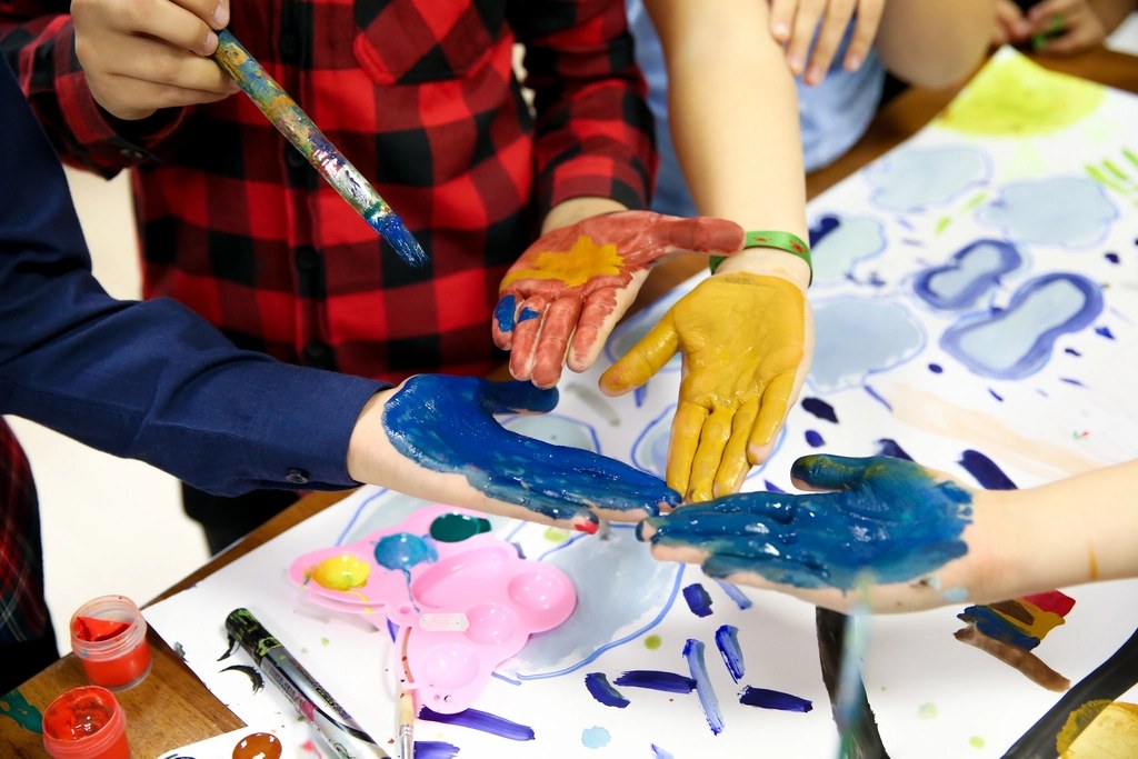 Children painting with watercolours